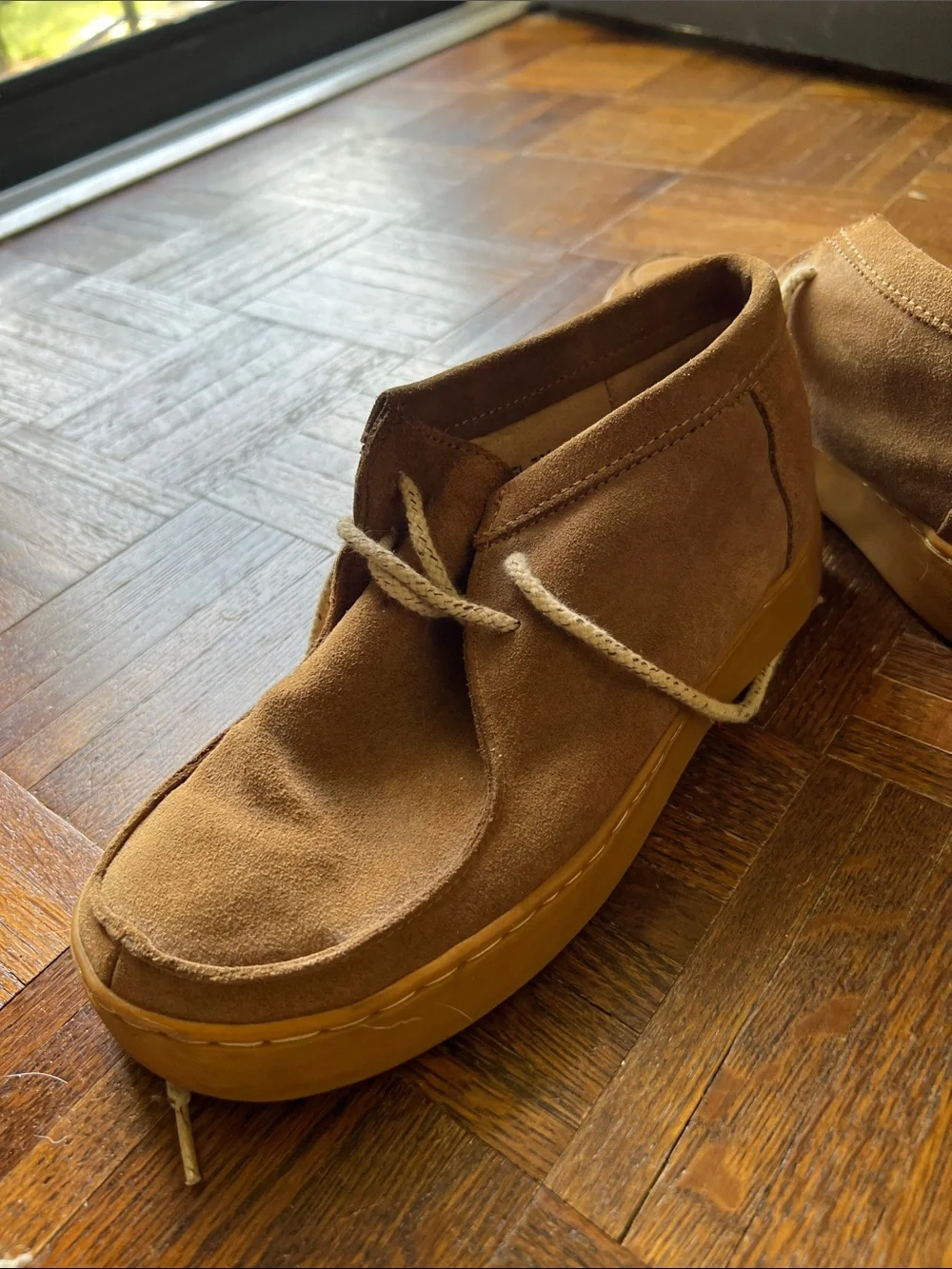 Tommy Hilfiger Men's Tan Suede Chukka Boots